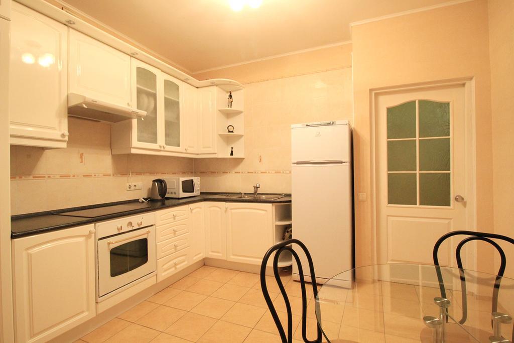 Apartment Poznyaky-Bazhana Kyiv Exterior photo