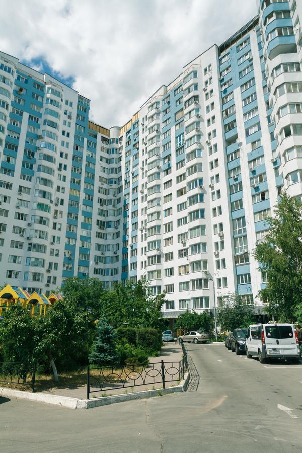 Apartment Poznyaky-Bazhana Kyiv Exterior photo